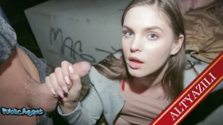 Festivalde Barmenlik Yapacak Olan Üvey Annesine Sosisli Sik Taşımayı Gösterdi